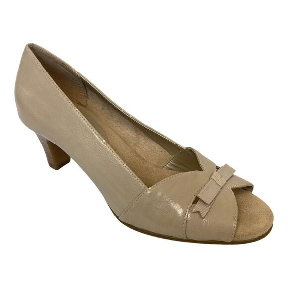 A2 by Aerosoles Heels 9 Beige Bow Trim Peep Toe Pumps Vegan Leather Retro Career - Picture 1 of 12